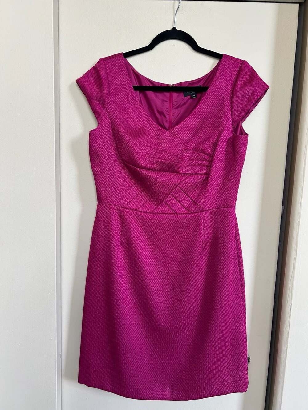 Tahari Arthur S. Levine Petite Magenta Cap Sleeve Sheath Dress Size 10P